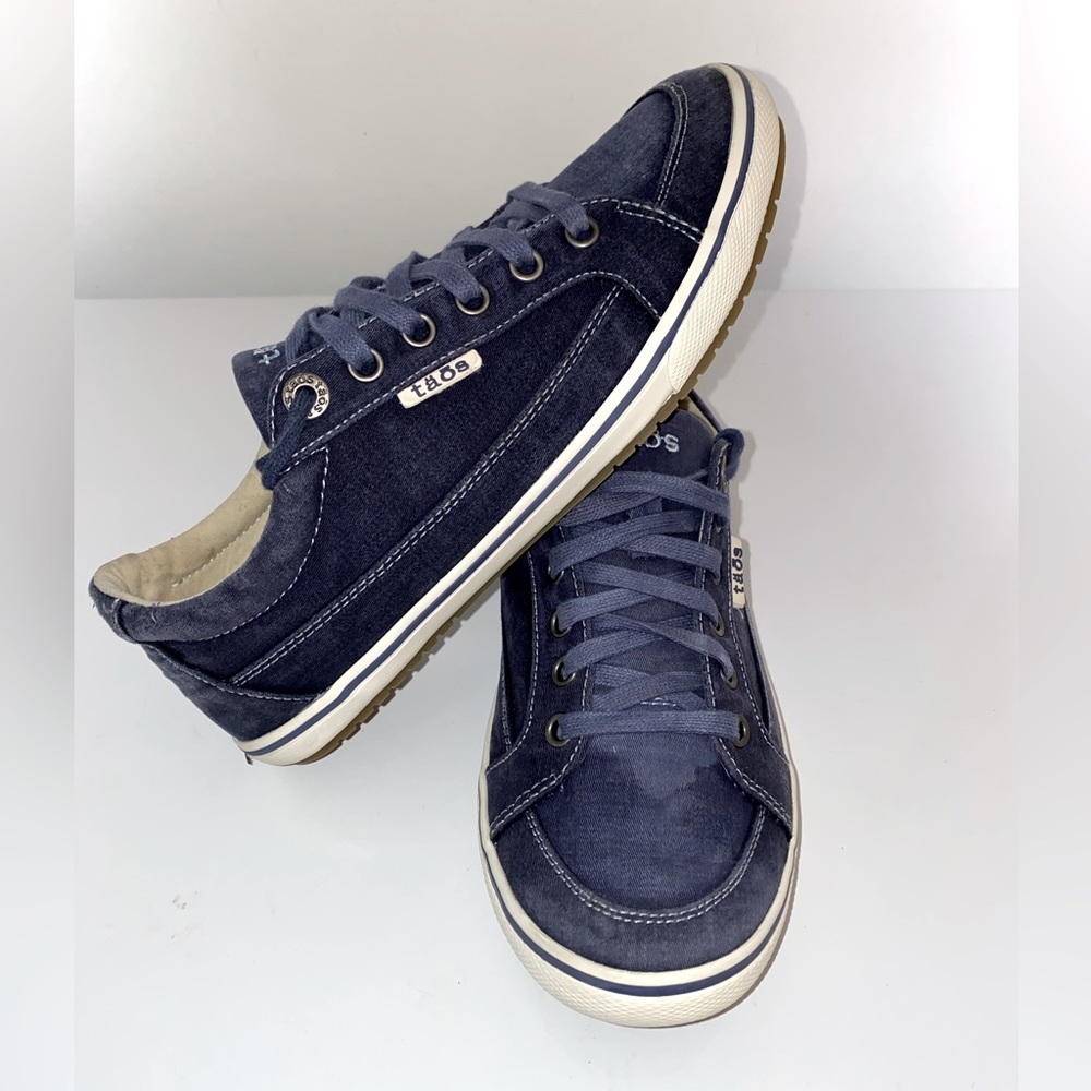 Taos Women's Moc Star Sneaker
Blue Denim
Size 8